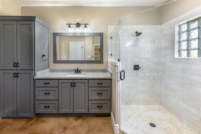 Building Photo - 123 Kikipua