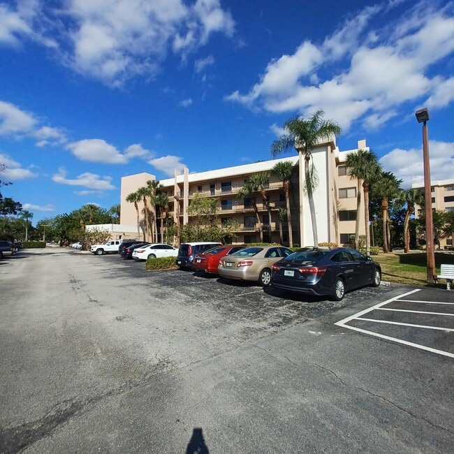Building Photo - 4820 Lucerne Lakes Blvd W