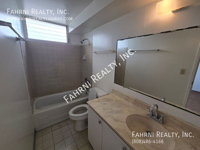 Building Photo - Spacious 2-Bedroom, 2-Bath Condo with Stun...