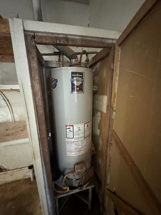 Building Photo - NEWLY REMOLDED 2 BED HOME LOCATED OFF OF GRAND Ready for move in!!!