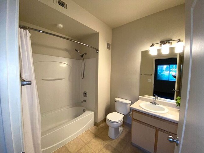 Building Photo - NW Reno Luxury 3 Bedroom Condo - Fitness Center, Pool, Club House