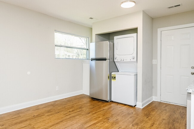 Building Photo - NEWLY RENOVATED 2 bedroom, 1 bathroom at Gilbert Townes