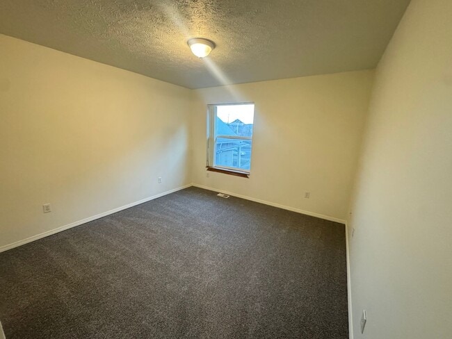 Building Photo - 807 E Mission Ave