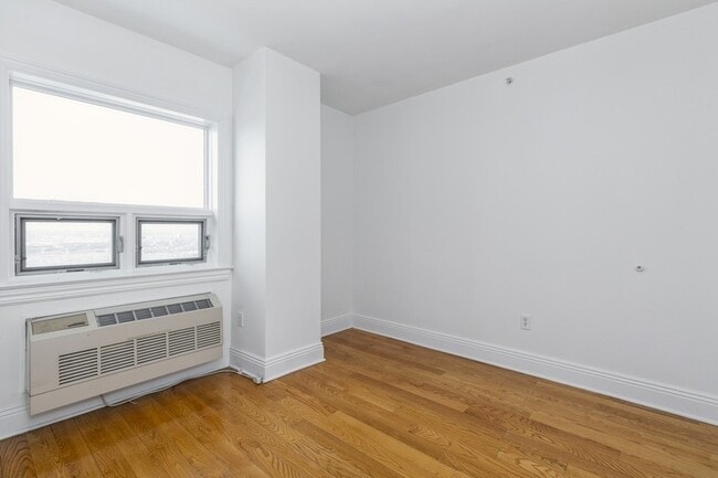 Building Photo - 809-815 22nd St Unit# 1507