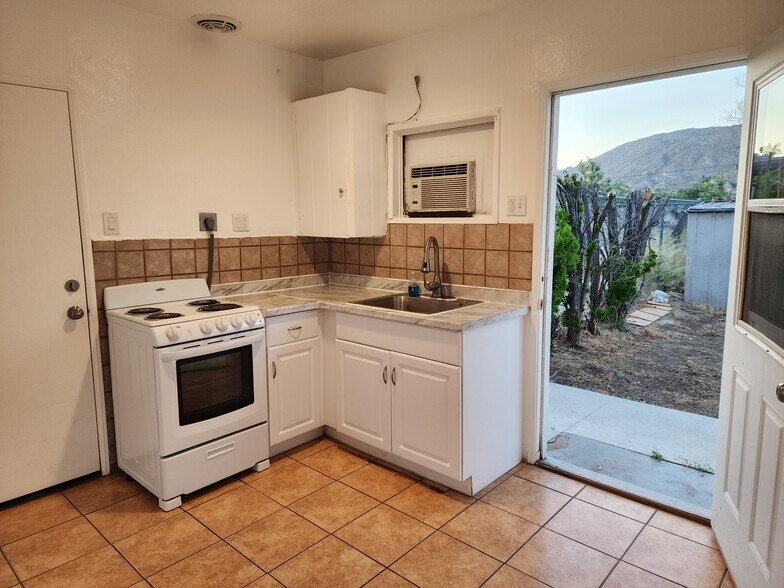 Kitchen - 7475 Cherokee Trail