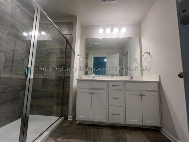 Building Photo - 2407 Lazette Dr