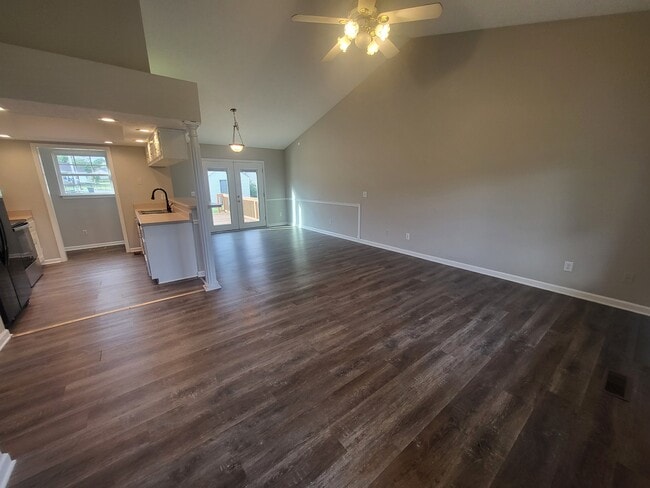 Building Photo - 110 Kenwood Dr