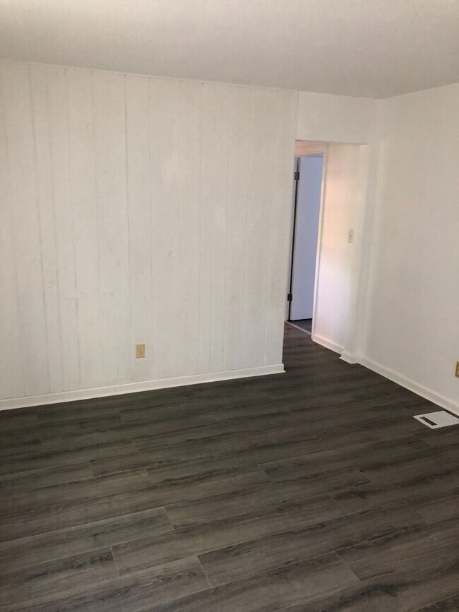 Building Photo - 108 Columbian Ave