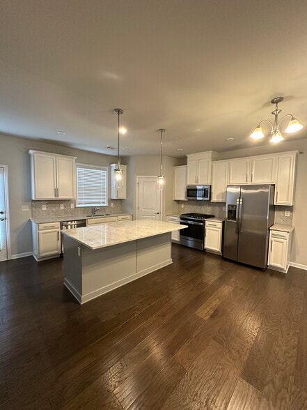 Building Photo - 3040 Regal Crown Dr