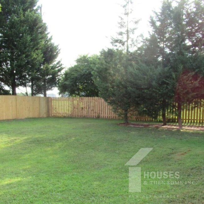 Building Photo - 123 Abbotsford Dr