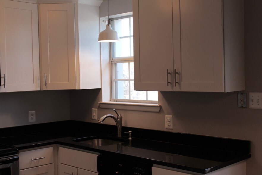 Building Photo - 2841 S Wakefield St