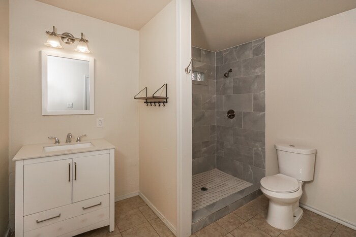 Building Photo - 931 W Hutchins Pl