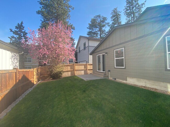 Building Photo - 3 Bed 2.5 Bath home in central Bend!