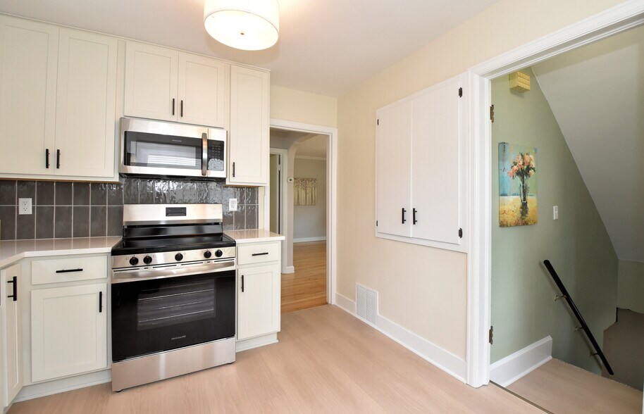 Building Photo - 3555 S 87th St