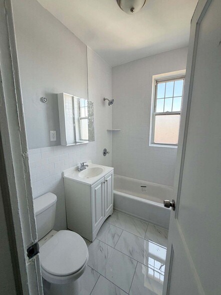 Building Photo - Woodcliff Court Apartments