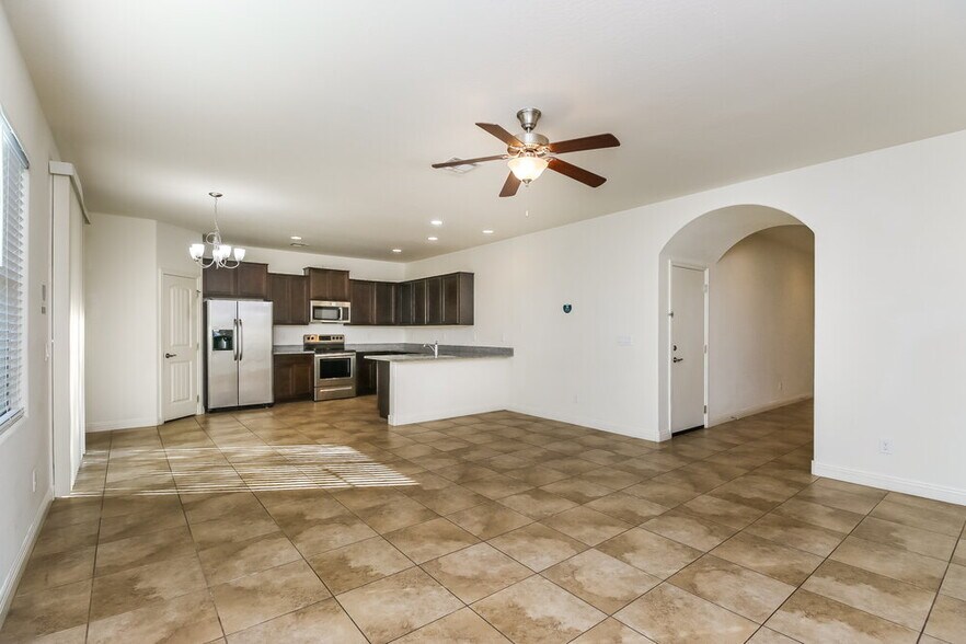 Building Photo - 5535 E June St