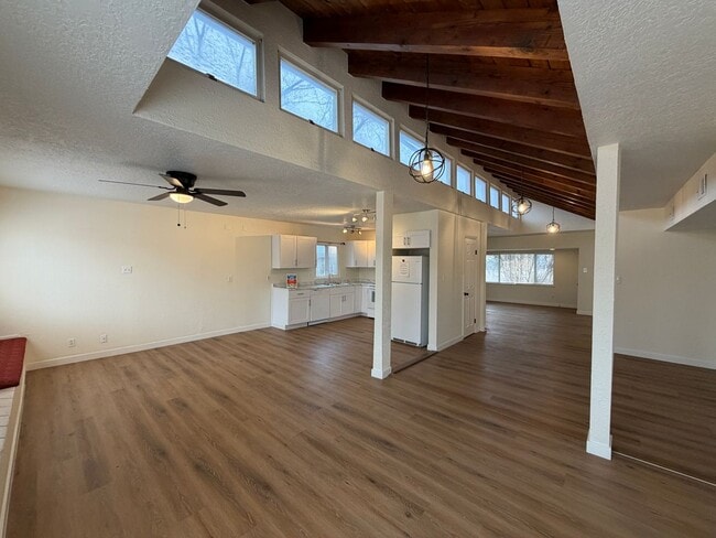 Building Photo - 3 Bedroom Single Story Home Available Near Constitution Ave NE & San Pedro Dr NE!