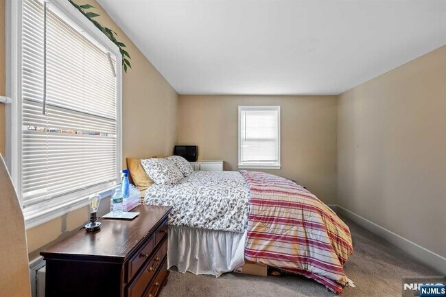 Building Photo - 47 Morris Pl