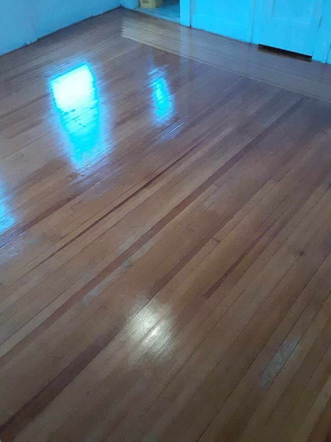 Building Photo - 185 Thames St