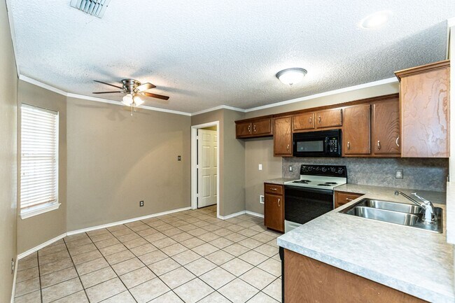 Building Photo - 242 Mossycup Dr