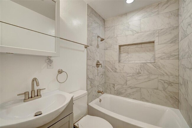 Building Photo - 817 Stahl Dr