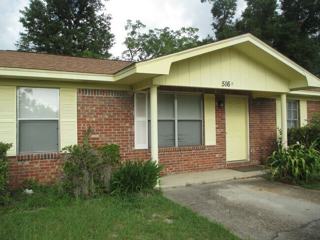 Primary Photo - 516 Parker St