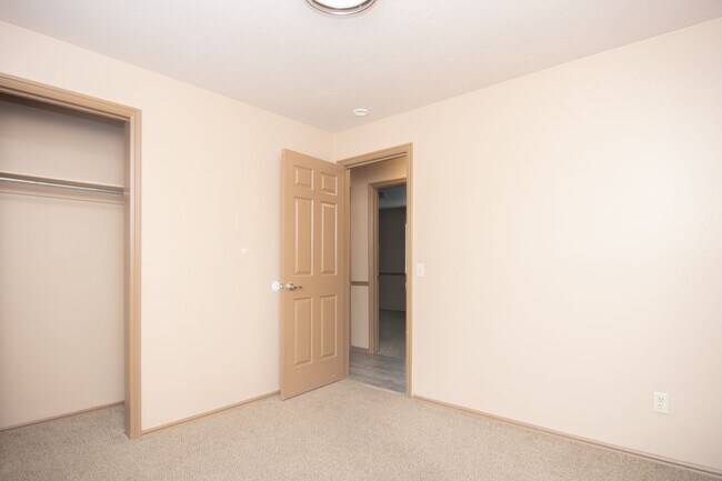 Building Photo - Really Nice 4 bedroom 3 Bath Home on Spacious Lot!