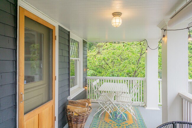 Building Photo - 4bd/2.5ba Seattle Home
