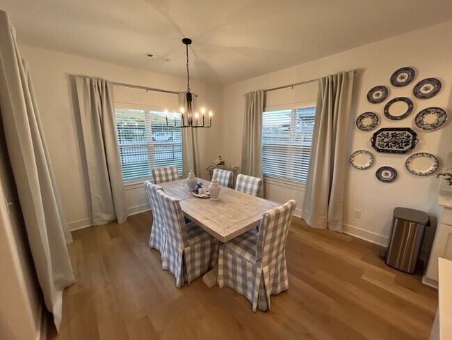 Building Photo - 463 Wagon Wheel Ave