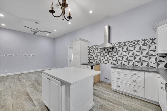 Building Photo - 12101 SW 68th Ct