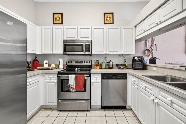 Building Photo - 3408 Primrose Way