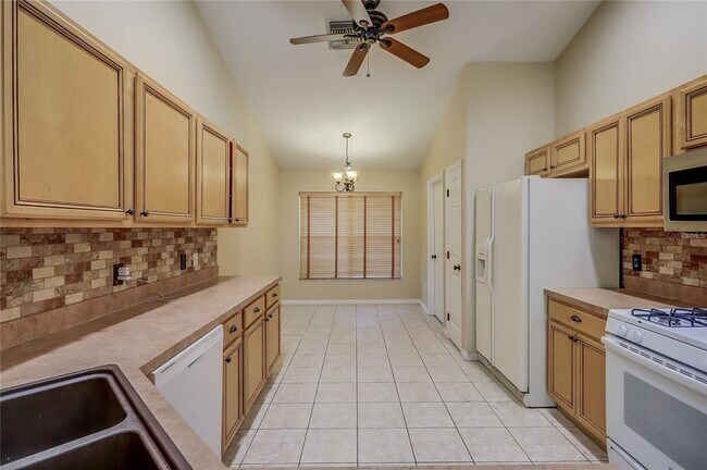 Building Photo - 18904 Nest Fern Cir