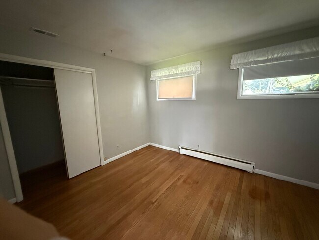Building Photo - 3BR/2BA/2CarGarage Only A Few Minutes From Everything! Ask About Our Move-In Special!