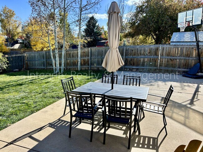 Building Photo - 9722 W Polk Dr