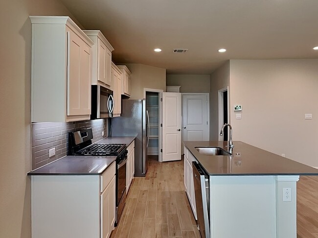 Building Photo - 212 Dunmore Dr