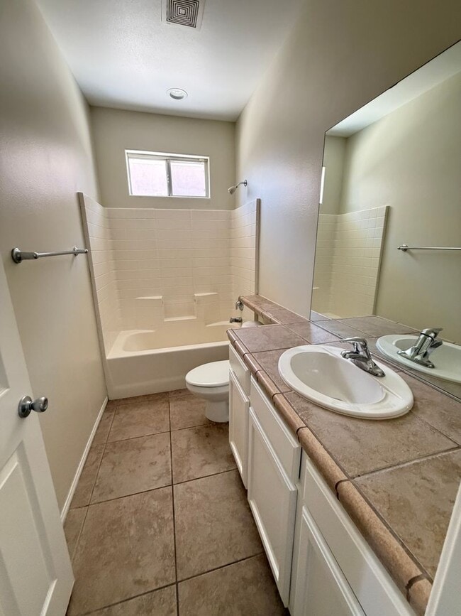 Building Photo - AVAILABLE NOW - $500 off first month rent - 4bd/2ba, 1895 Sq. Ft. Single Family Home with Solar