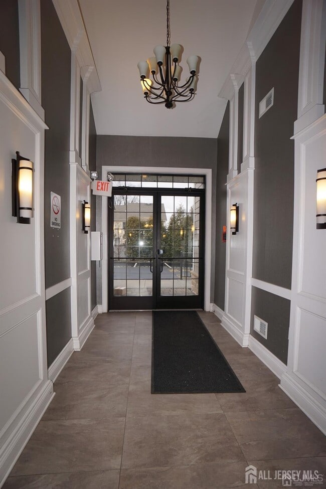 Building Photo - 475 Avenel St