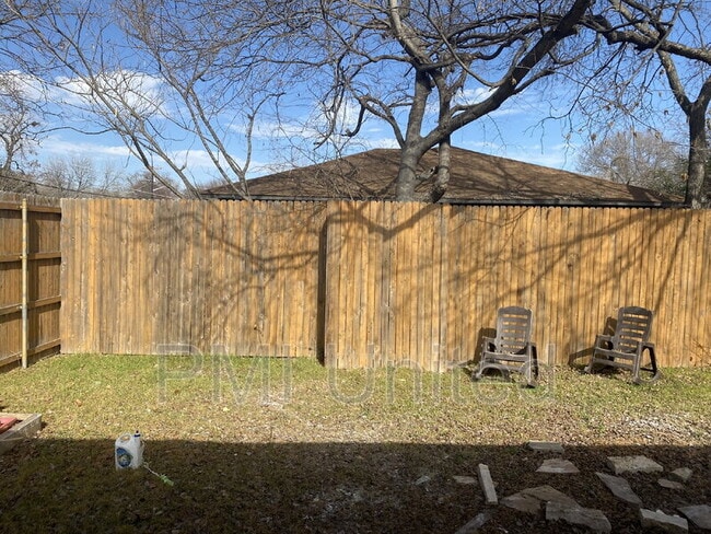 Building Photo - 510 Panhandle St