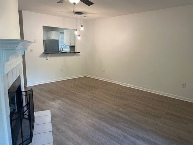 Building Photo - 32 Huntsfield Dr