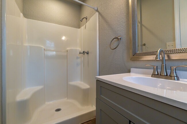 Building Photo - Gorgeous 3 Bedroom 2 Bathroom Home in Fort Smith