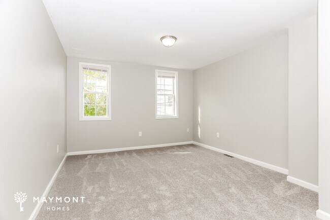 Building Photo - Charming 2-Bedroom Townhome