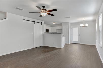 Building Photo - 243 W Forest Ave