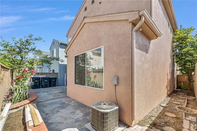 Building Photo - 14941 Eureka Ct