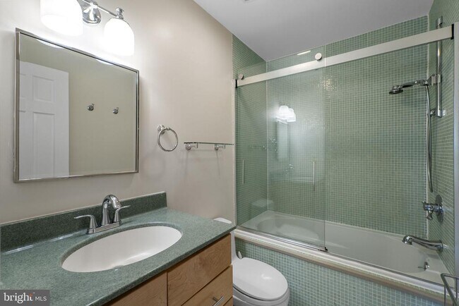 Building Photo - 124 Barnsfield Ct