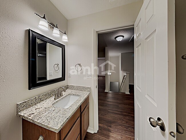 Building Photo - 2624 N Kristy Ave