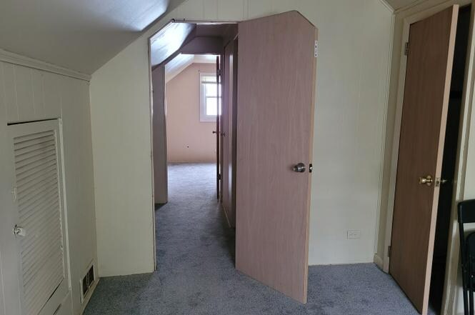 Building Photo - 275 Arrowhead St