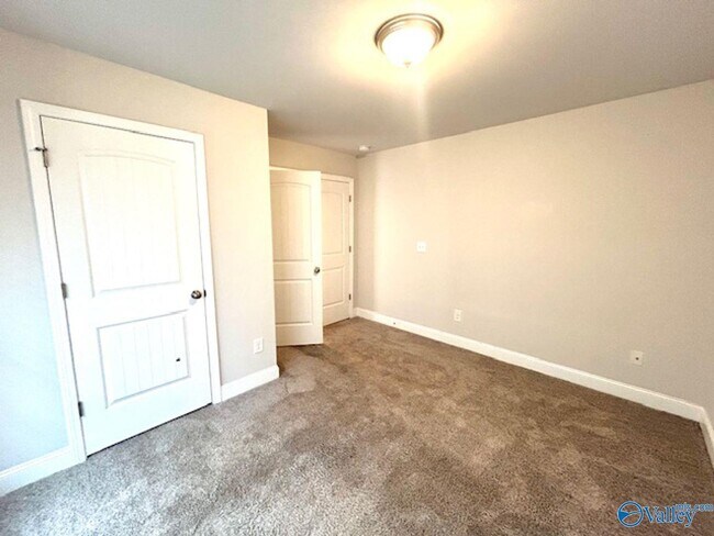 Building Photo - 14254 Wildflower Dr