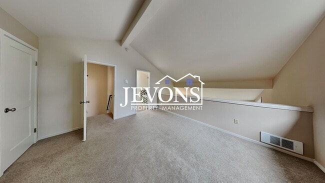 Building Photo - Top-floor 2-level condo with brand-new kit...