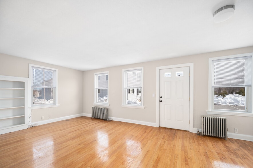 Building Photo - 81 W Pontiac St