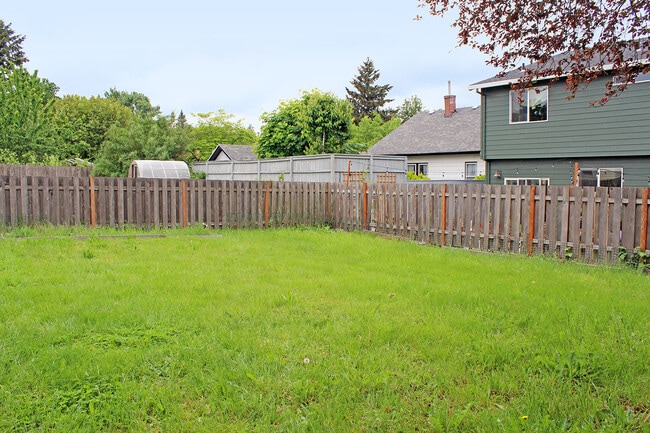 Building Photo - 8723 SE Taylor St